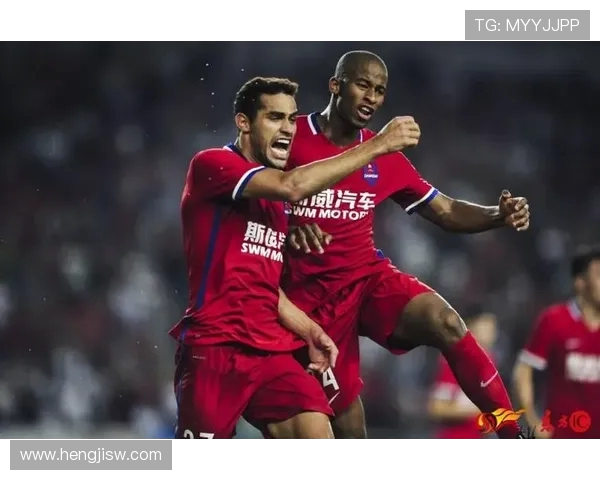 上港与重庆精彩对决重播回顾赛场瞬间与精彩进球分析