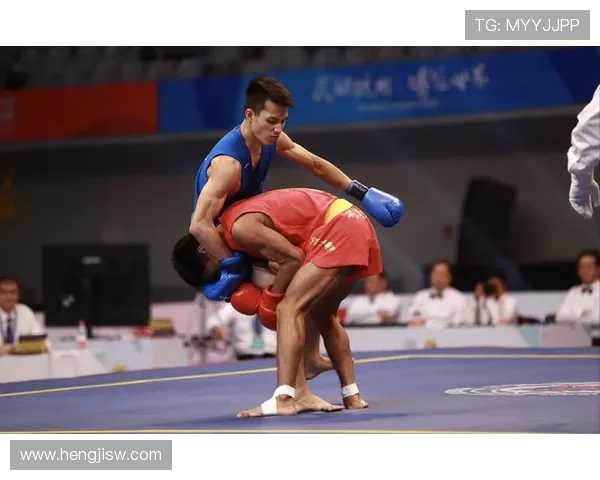 布里前锋与墨尔本城激战正酣谁能在这场对决中笑到最后